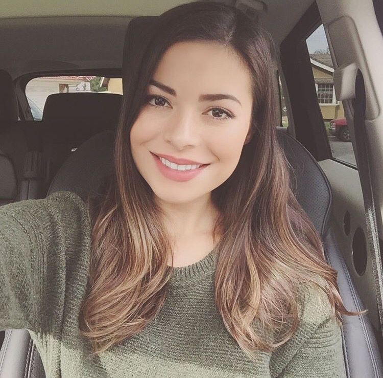 Goddess Miranda Cosgrove.