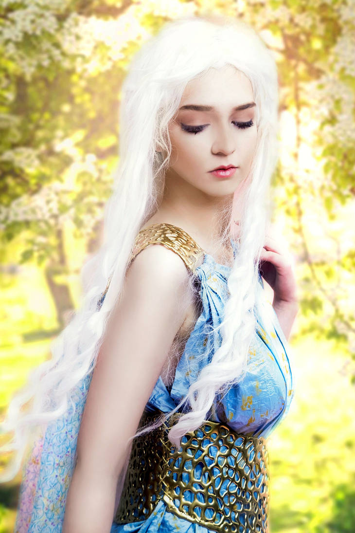 Daenerys Targaryen Cosplay GoT