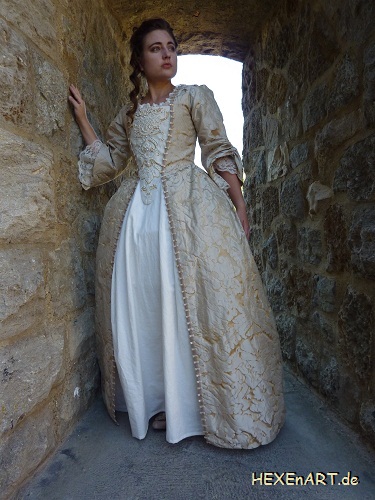 Elizabeth Swann Gold Gown