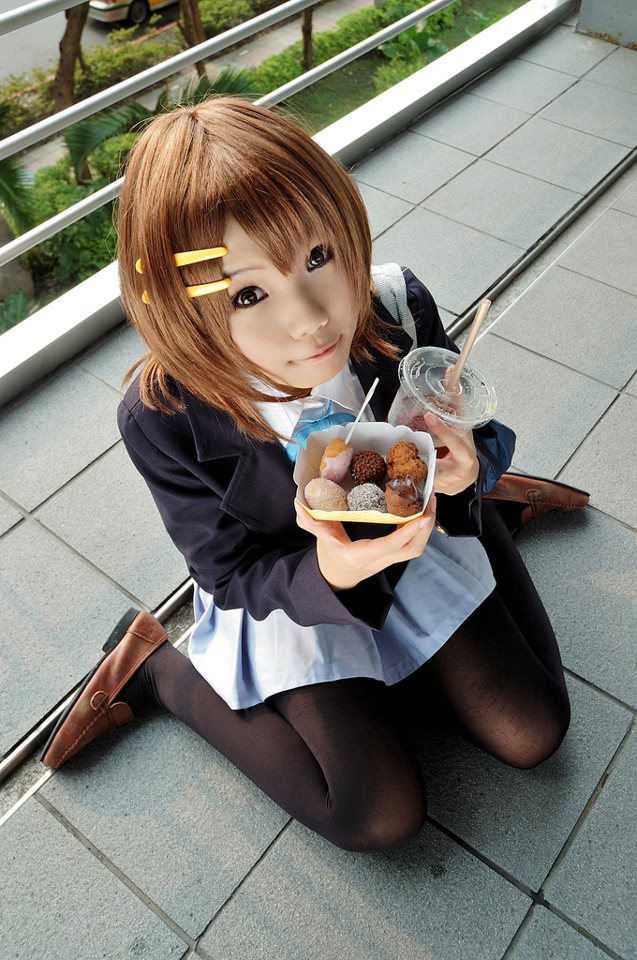 a cosplayer doing Yui Hirasawa from the anime k-on Stock Photo - Alamy