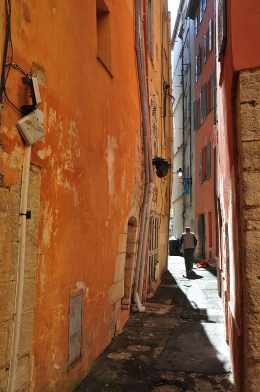 The narrow streets of Grasse I