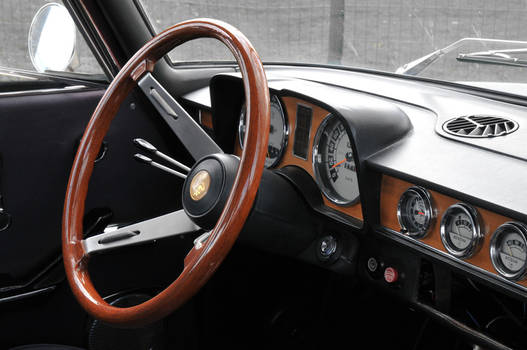 Alfa Romeo 2000 Berlina dashboard