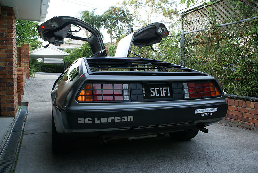 DeLorean Rear by riumplus on DeviantArt