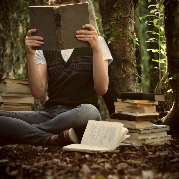 the reader by aimeelikestotakepics on DeviantArt