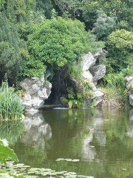 Lake Grotto close up