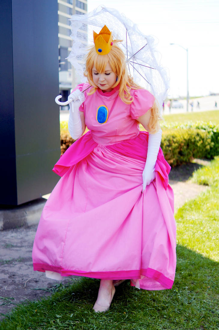 Princess Peach at Anime North 2014! by Lightning--Baron on DeviantArt
