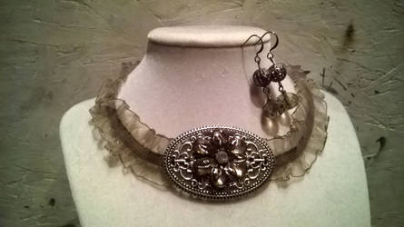 Ruffle Choker Again