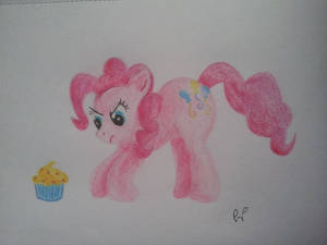 Pinkie pie with cupcake