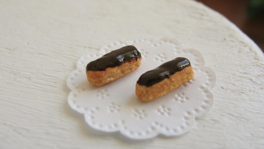 Chocolate eclairs