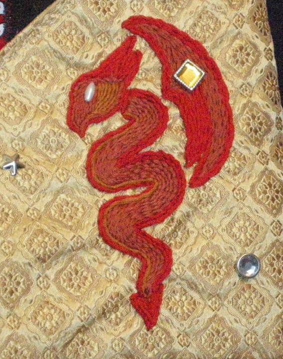 Trio bag dragon detail