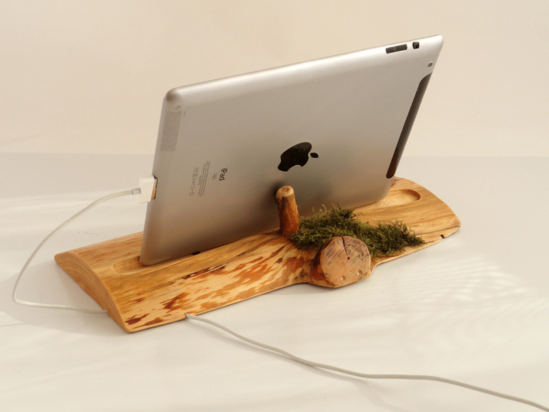 Valliswood iPad evergren stand/dock from wood