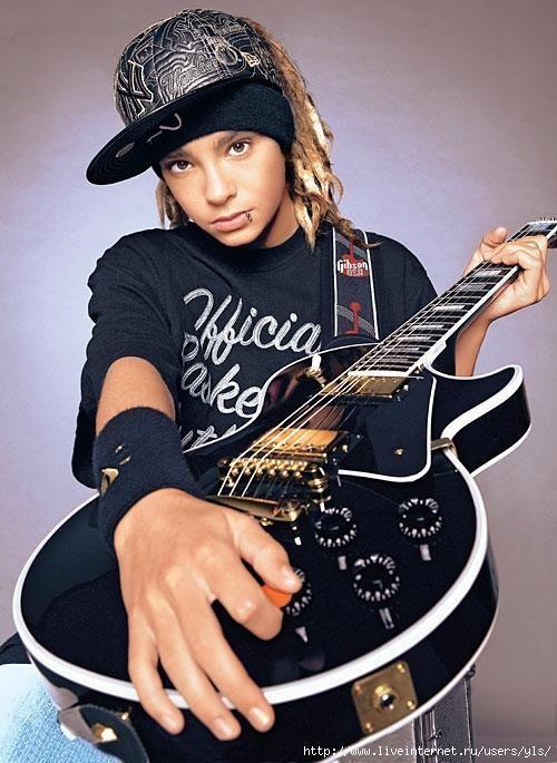 Does Tom Kaulitz Play Electric Guitar