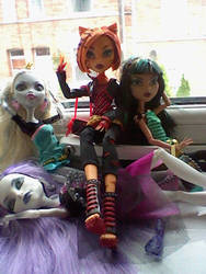 Dubstep Kitties! (Crew) Monster High dolls