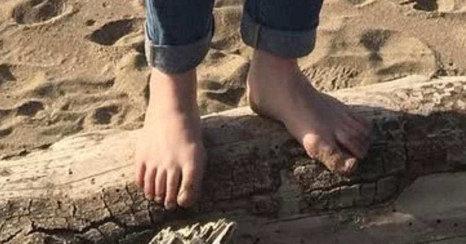 Stumpy Little Toes Sandy Stubby Toes on Driftwood by Foot-Frenzy on DeviantArt