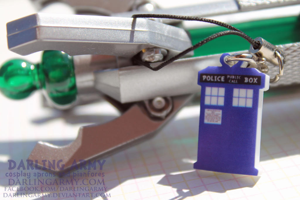 Darling Doctor Who TARDIS Key Chain Charm