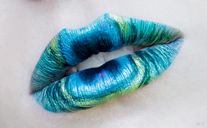 Peacock lips