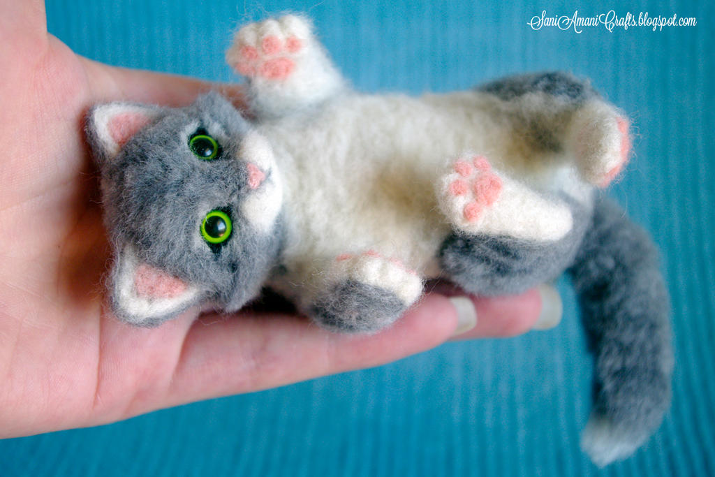 Needle felted little kitten. by Yulia Leonovich