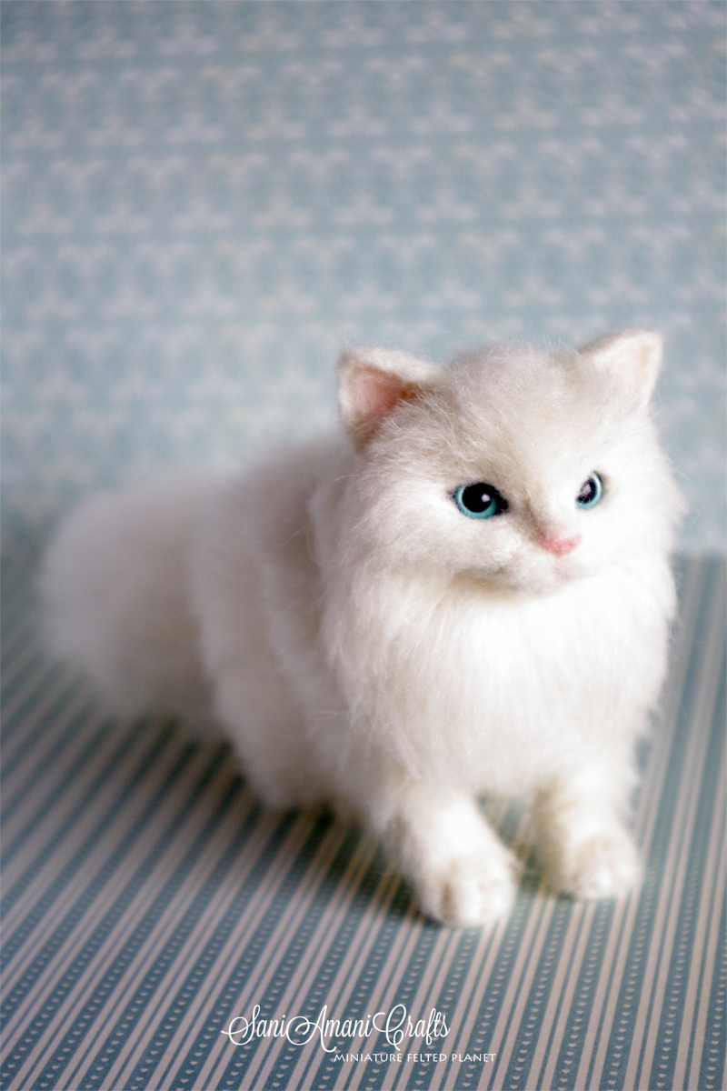 Needle felted white kitty