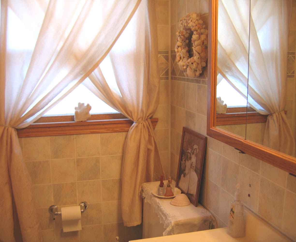Sya's Bathroom by DreamsInDigital
