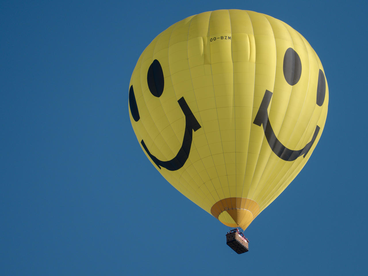 Smiley Hot Air Balloon By Chetje On DeviantArt smiley-hot-air-balloon-by-chetje-on-deviantart