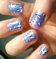 Blue leopard print on nails