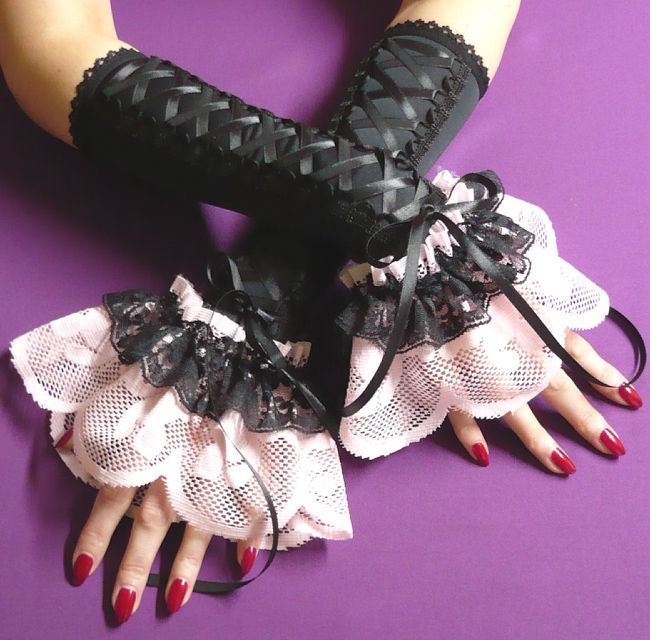 Black and pink Lolita Gloves