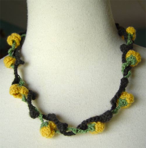 crochet yellow roses necklace