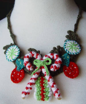 crochet X-Mas Candy Necklace by meekssandygirl