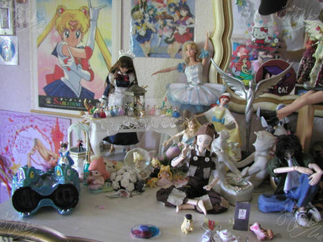 Custom dolls shelf 4