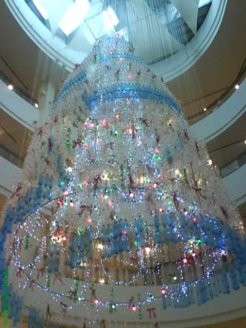 CHRiSTMAS TREE OF BOTTLES XD