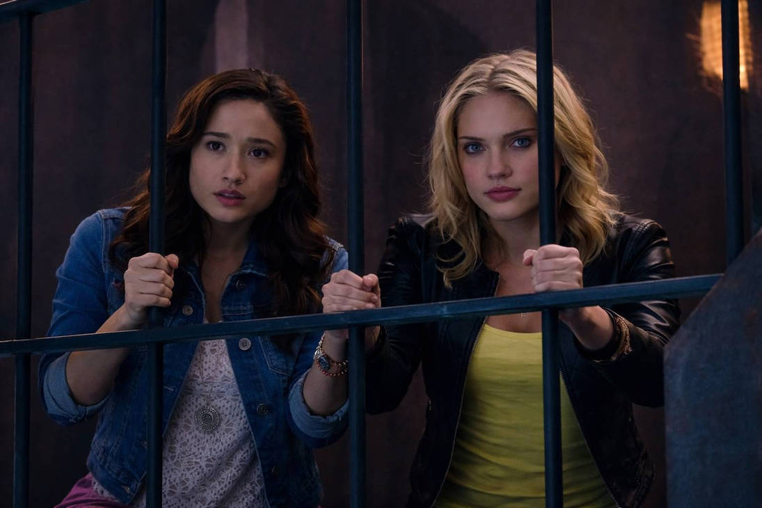 Emma Sarah Ranger Emma and Gia captured by Sledge (Power rangers) by maxencemaster14 on ...