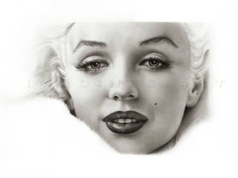 Marilyn Monroe close-up by imaginee