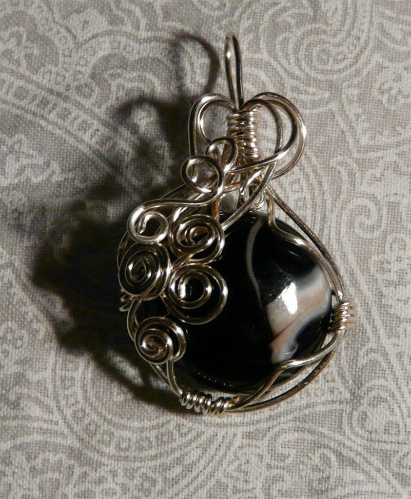 Wire pendant 231