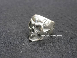 Gerlach skull ring.