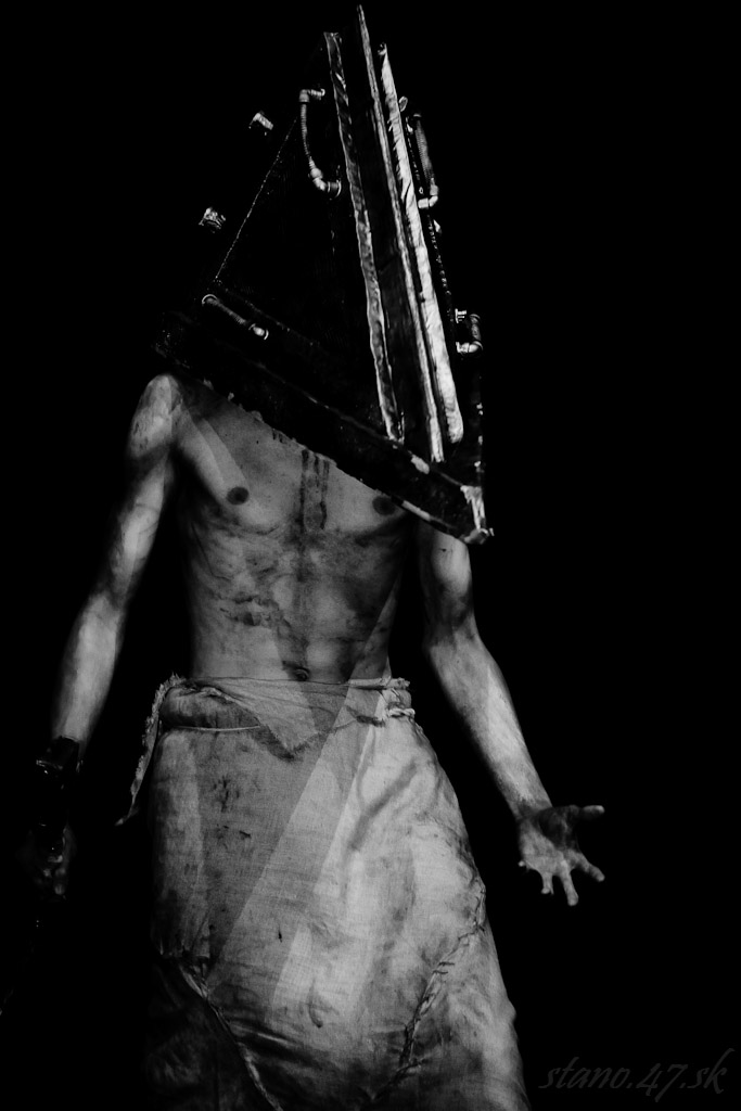 ELENA on Instagram: “Metal Pyramidhead Silent Hill for my next photoshoot!  Pics coming soon! Material: 99% aluminium, 1% mak…