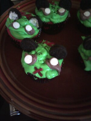 Zombie panda cupcakes!