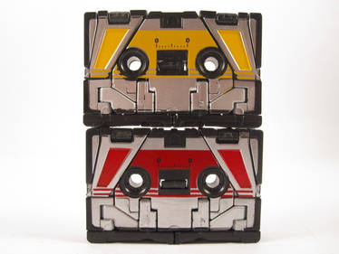 Masterpiece Buzzsaw and Laserbeak (Cassette modes)