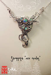 Shoggoth 'aux opales' pendant