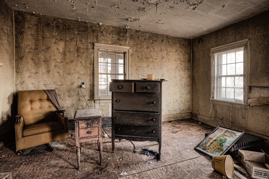 The Abandoned Room by ImNobodyDotExe on DeviantArt