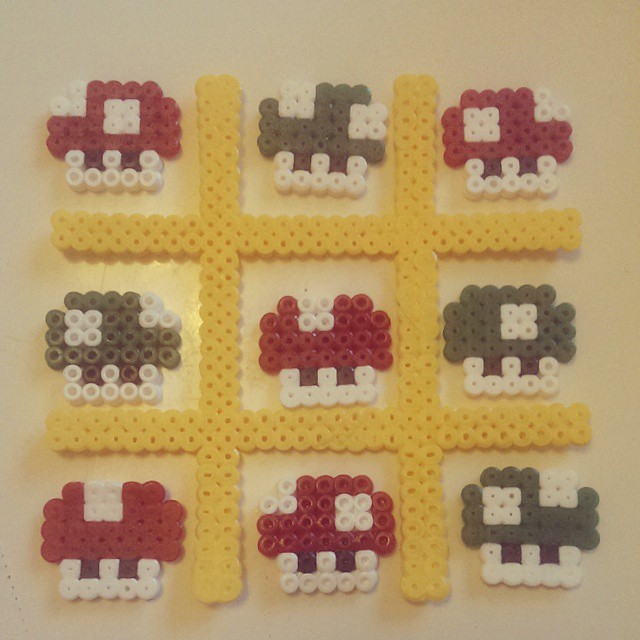 super mario tic tac toe - perler