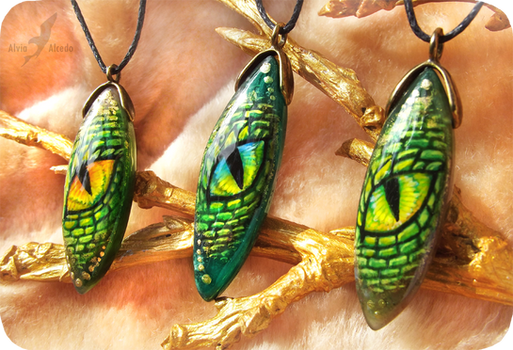 Eyes of green dragon - stone painting necklaces