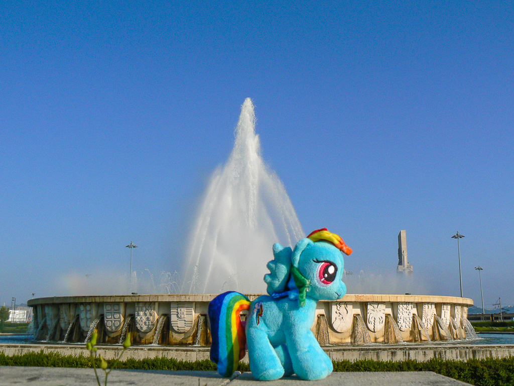 Dash at Fountain