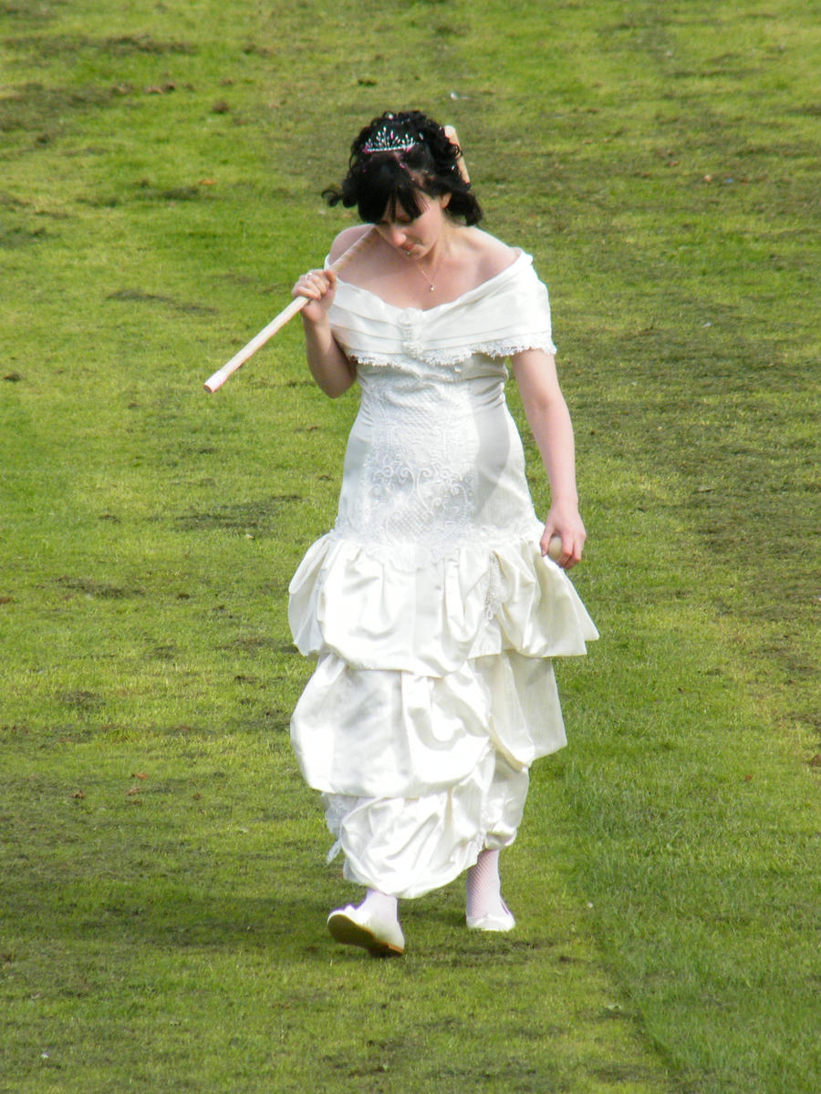 The Bride play's Croquet