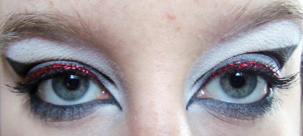 Dark Christmas makeup eyes open