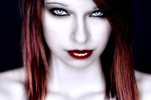 Vampire Salvaje-Deadly Beauty