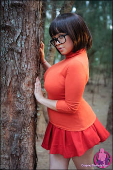 Us cosplayer envy Velma Dinkley