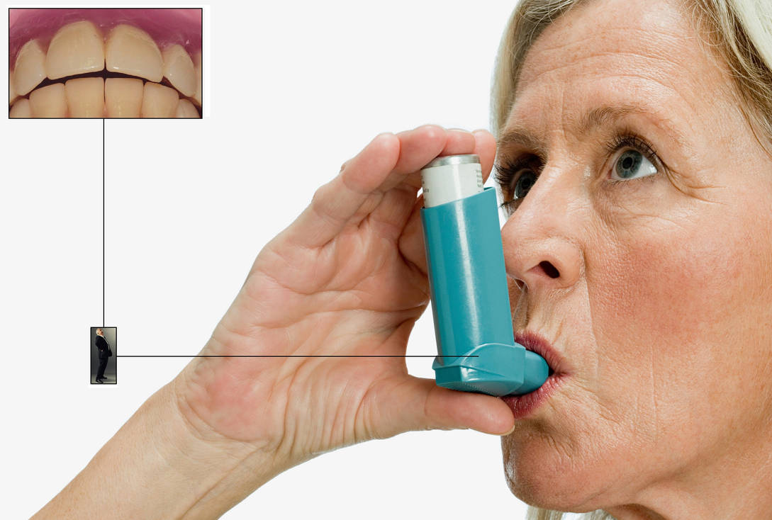 Панель астма. Женщина с ингалятором. Ингалятор астма. Бабушка с ингалятором. Женщина с астмой.