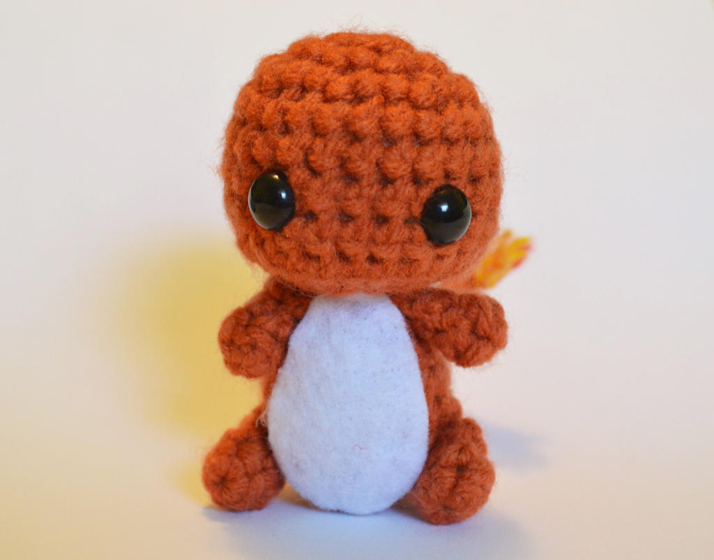 An adorable little Charmander AND a free pattern!