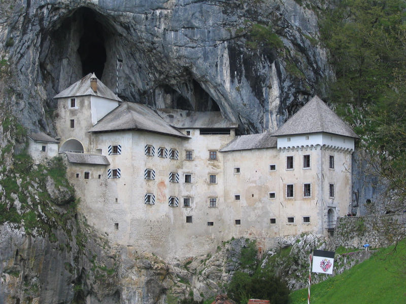 Predjama castle by mswider