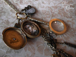 Sherlock Holmes necklace